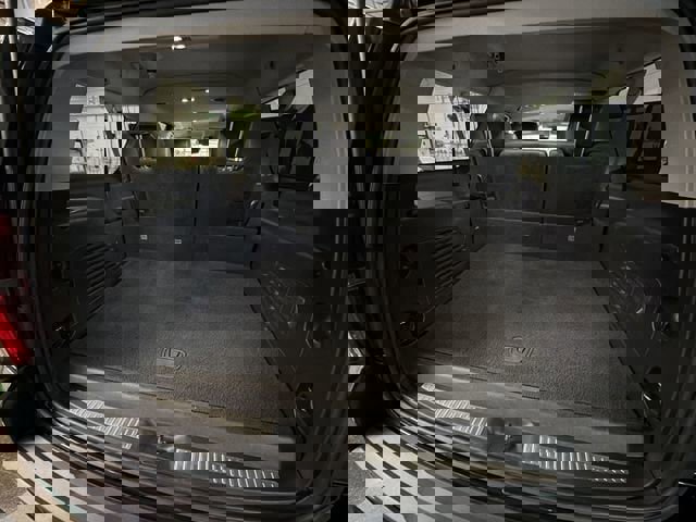 Used 2019 Chevrolet Suburban LT image 24