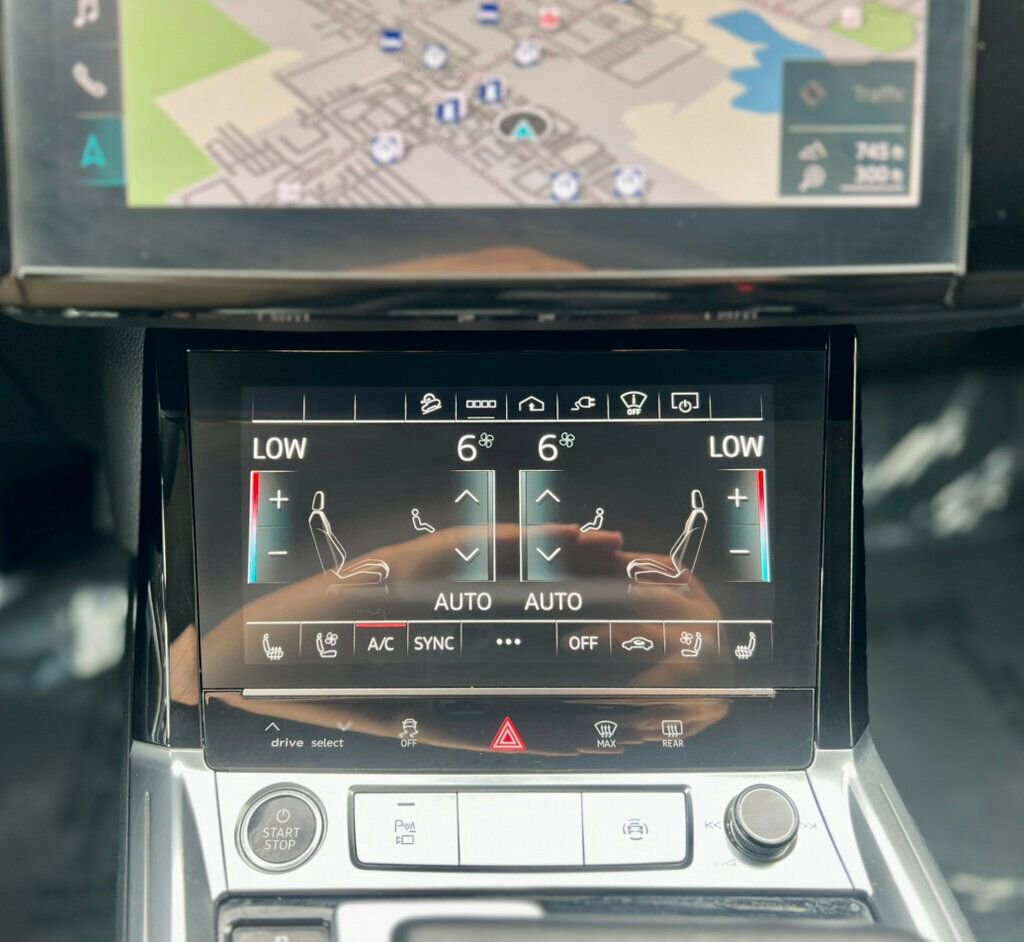 Used 2021 Audi e-tron Prestige w/ Prestige Package AWD/4WD image 27