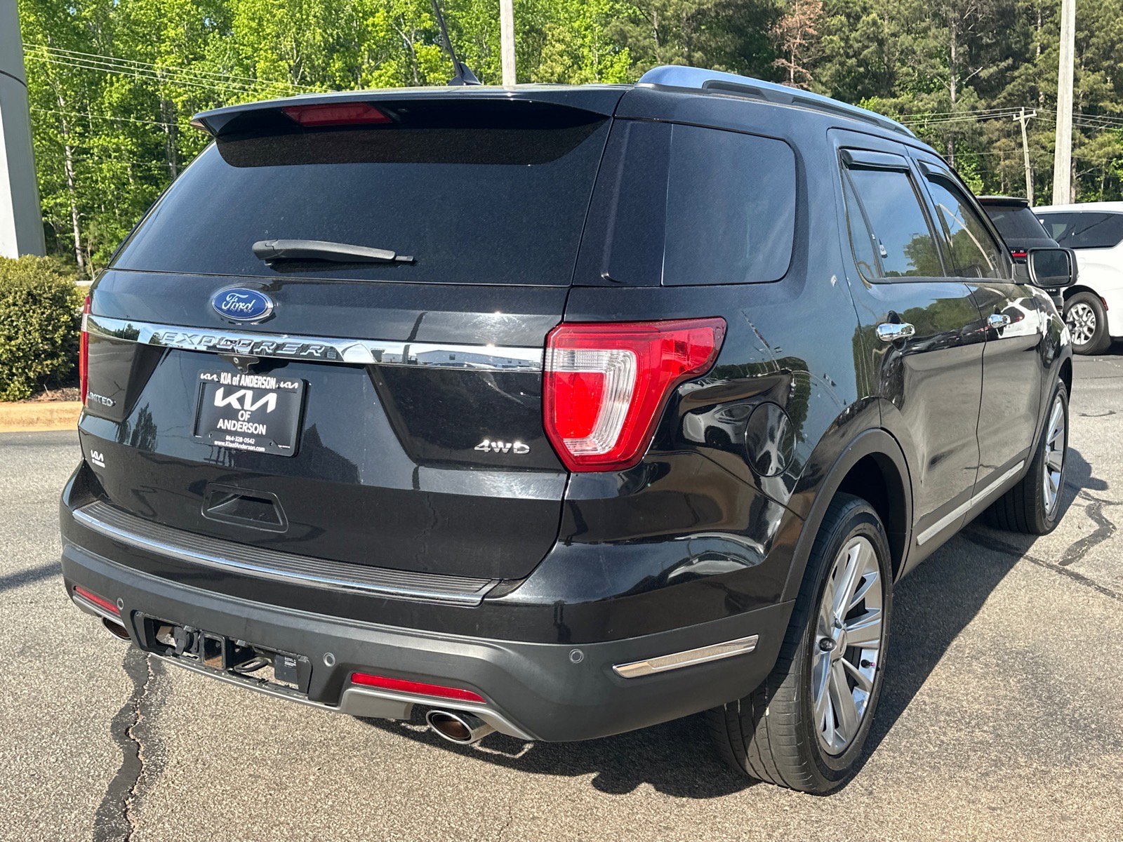 Used 2019 Ford Explorer Limited w/ Class III Trailer Tow Package AWD/4WD image 3