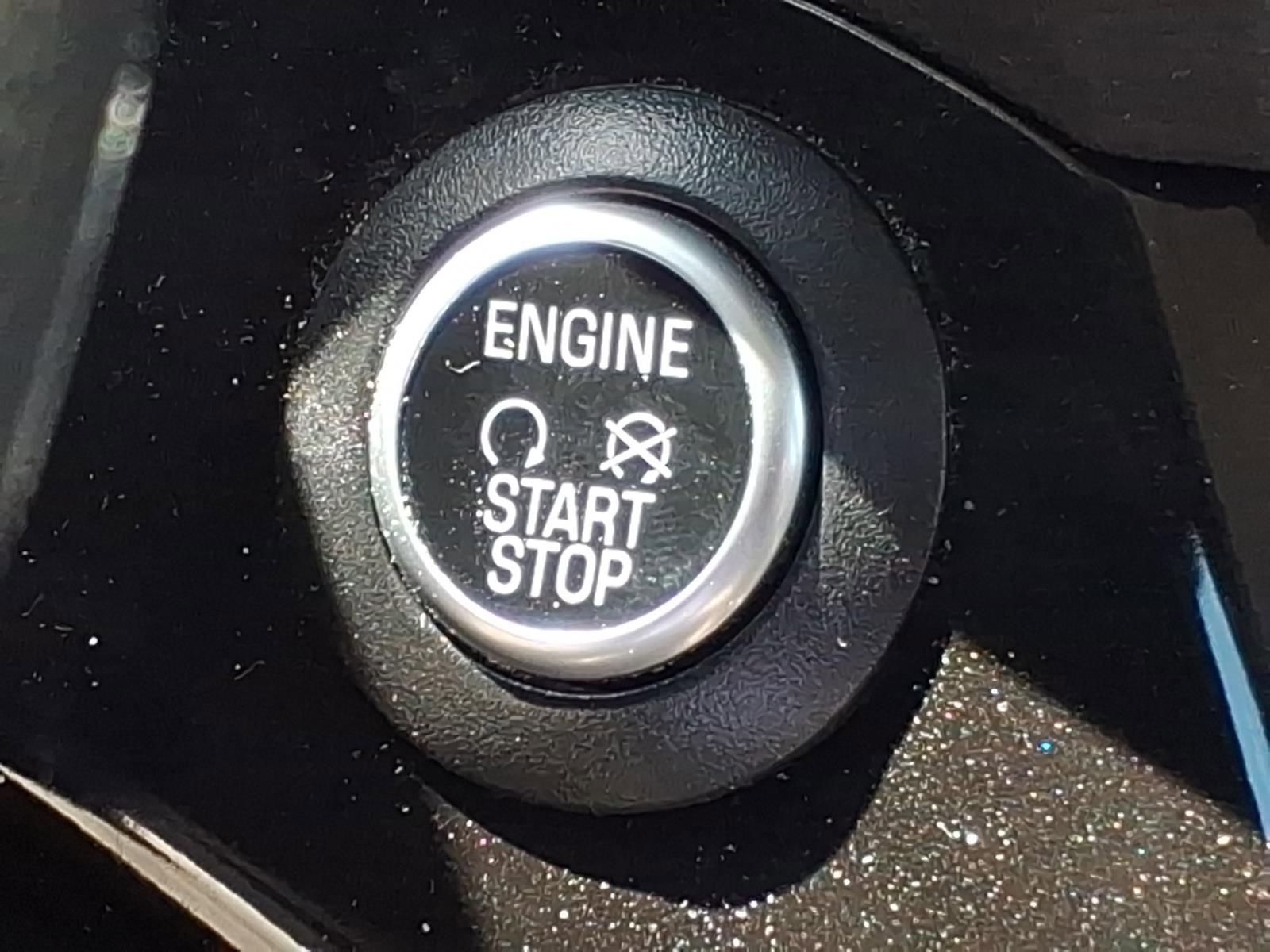 Used 2018 Ford C-MAX Titanium w/ Equipment Group 301A FWD image 18