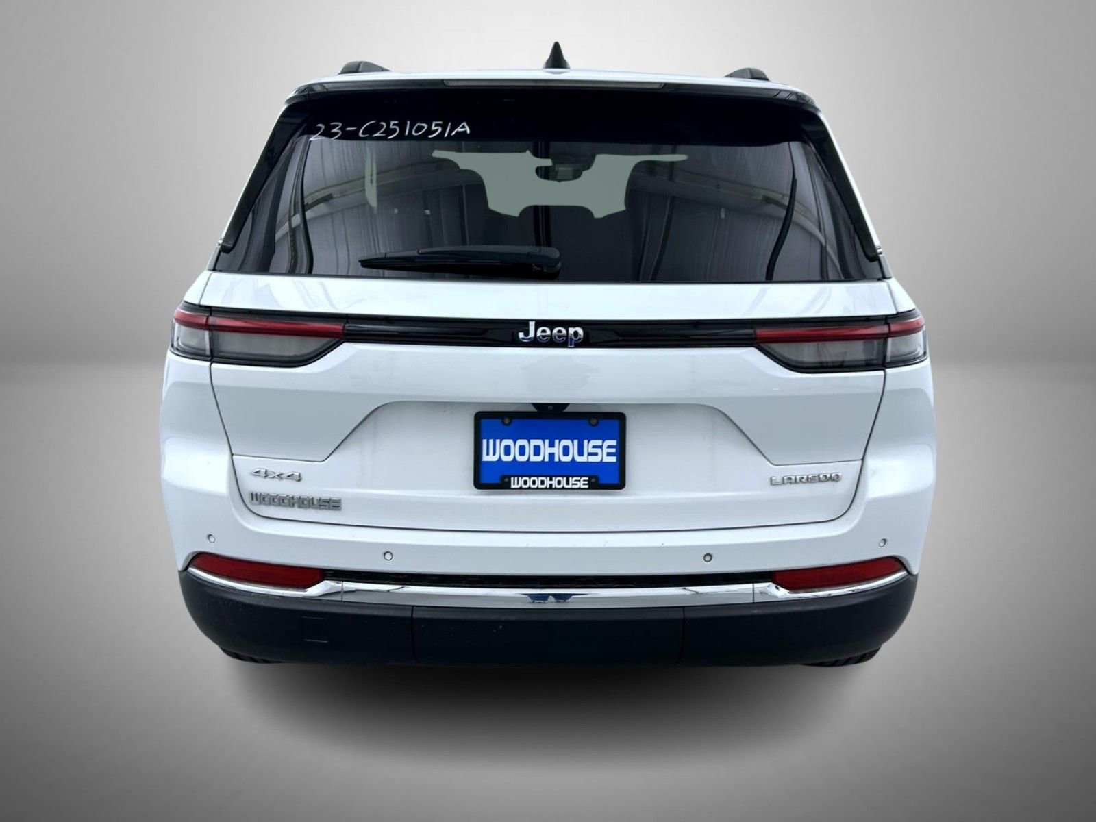 Certified 2023 Jeep Grand Cherokee Laredo AWD/4WD image 6