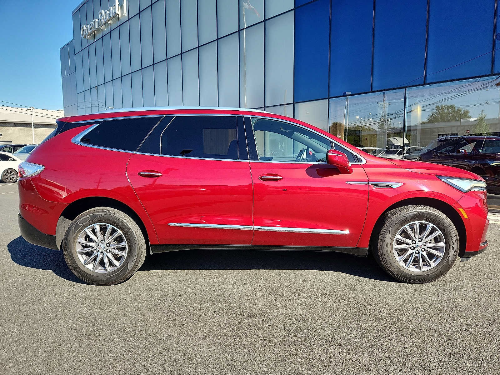 Used 2023 Buick Enclave Essence FWD image 7