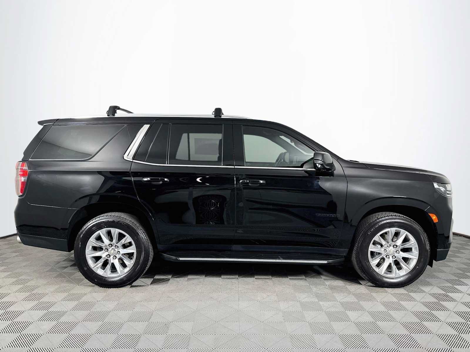 Used 2023 Chevrolet Tahoe Premier w/ Premium Package AWD/4WD image 4