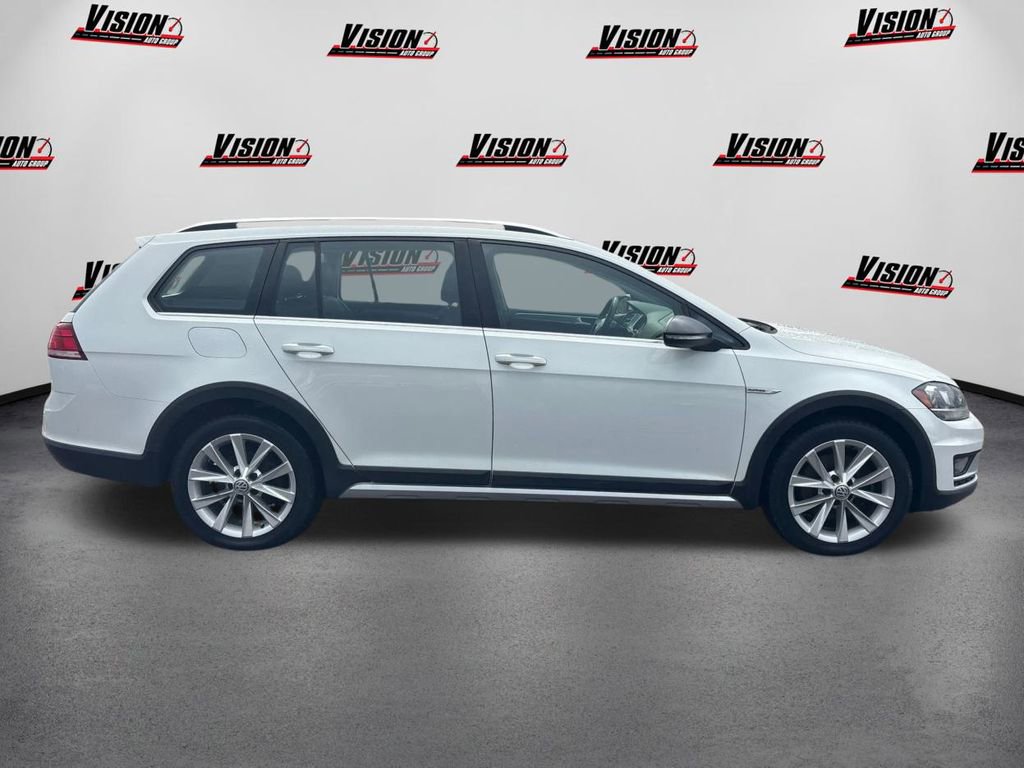 Used 2018 Volkswagen Golf Alltrack SE image 4