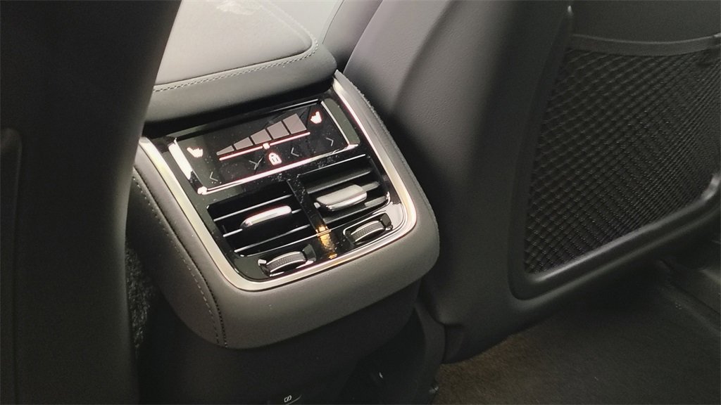 New 2026 Volvo XC90 B6 Plus image 29