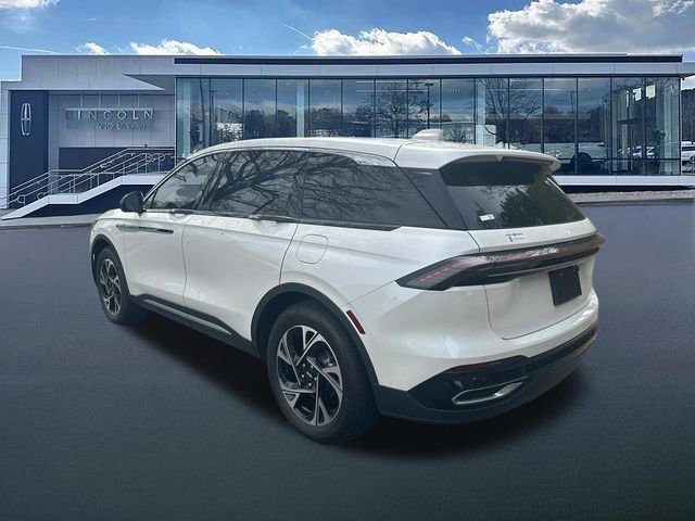 Used 2025 Lincoln Nautilus Premier AWD/4WD image 6