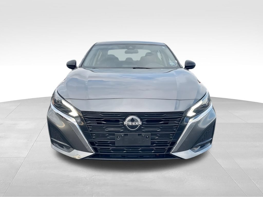 Used 2024 Nissan Altima 2.5 SV FWD image 3