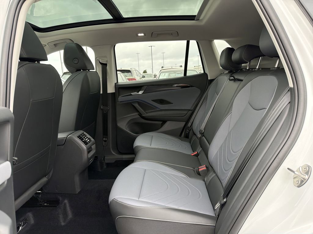 New 2026 Volkswagen Tiguan SE FWD image 13