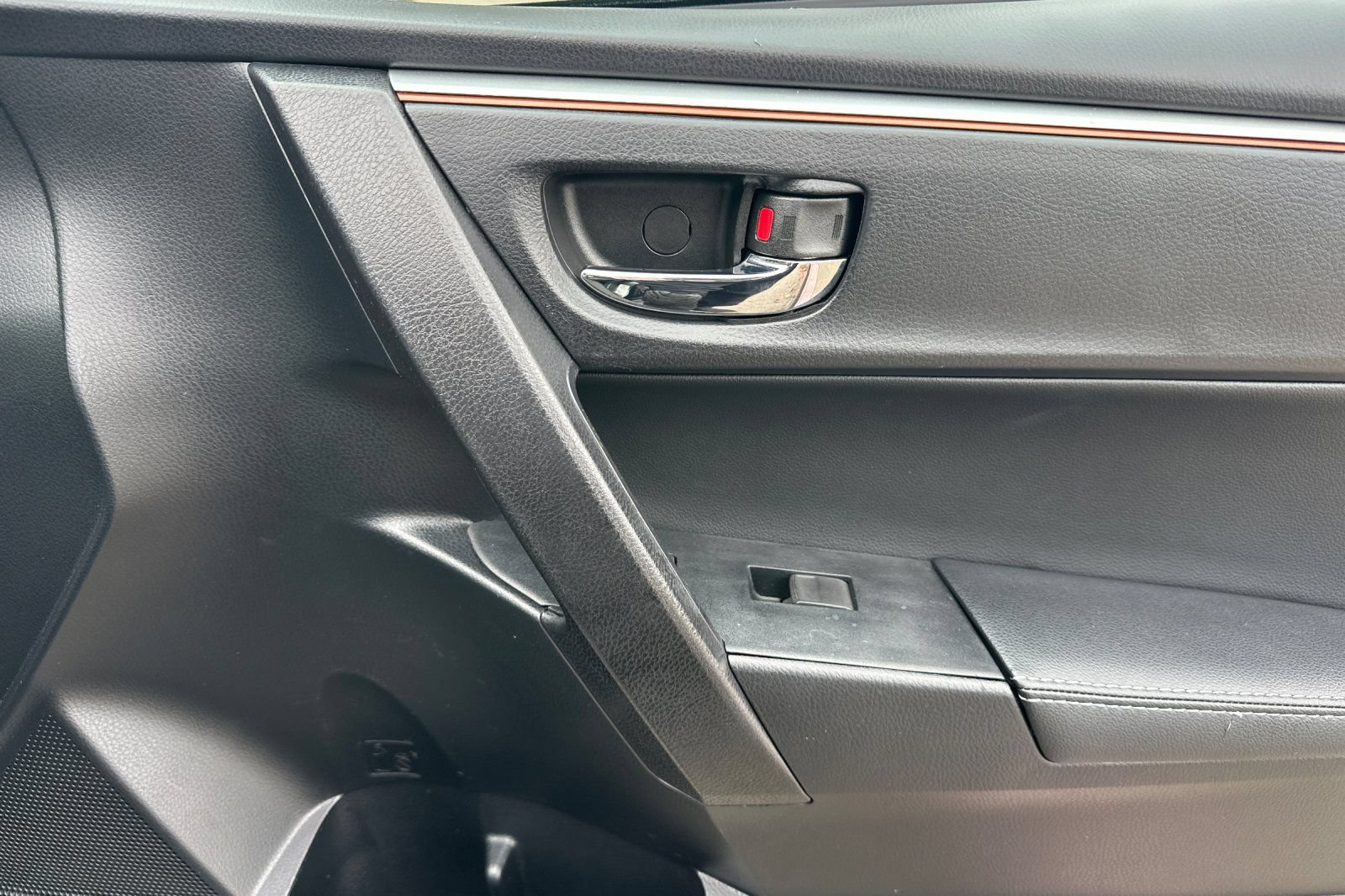 Used 2015 Toyota Corolla S FWD image 19