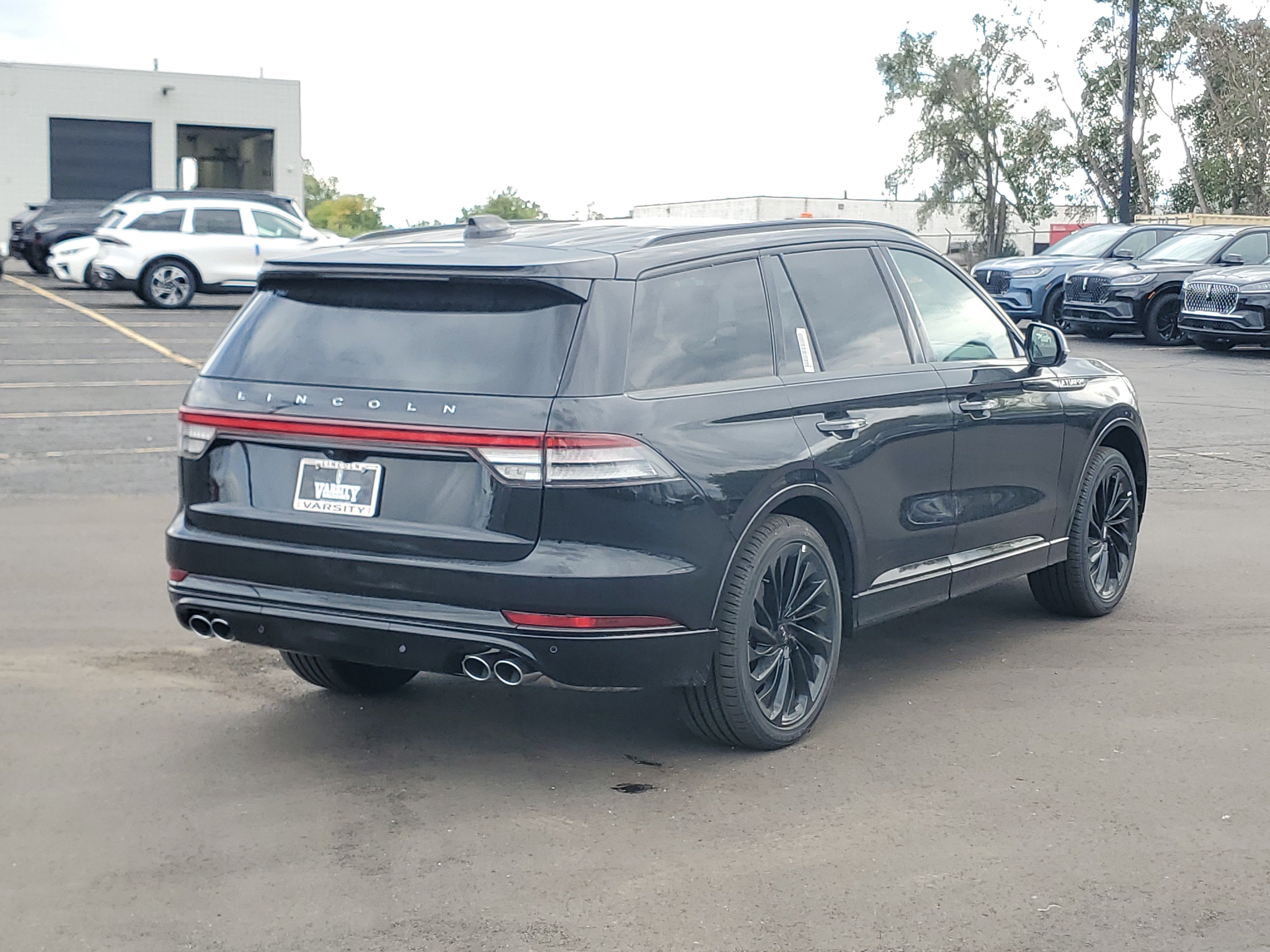 New 2026 Lincoln Aviator Reserve w/ Jet Appearance Package AWD/4WD image 4