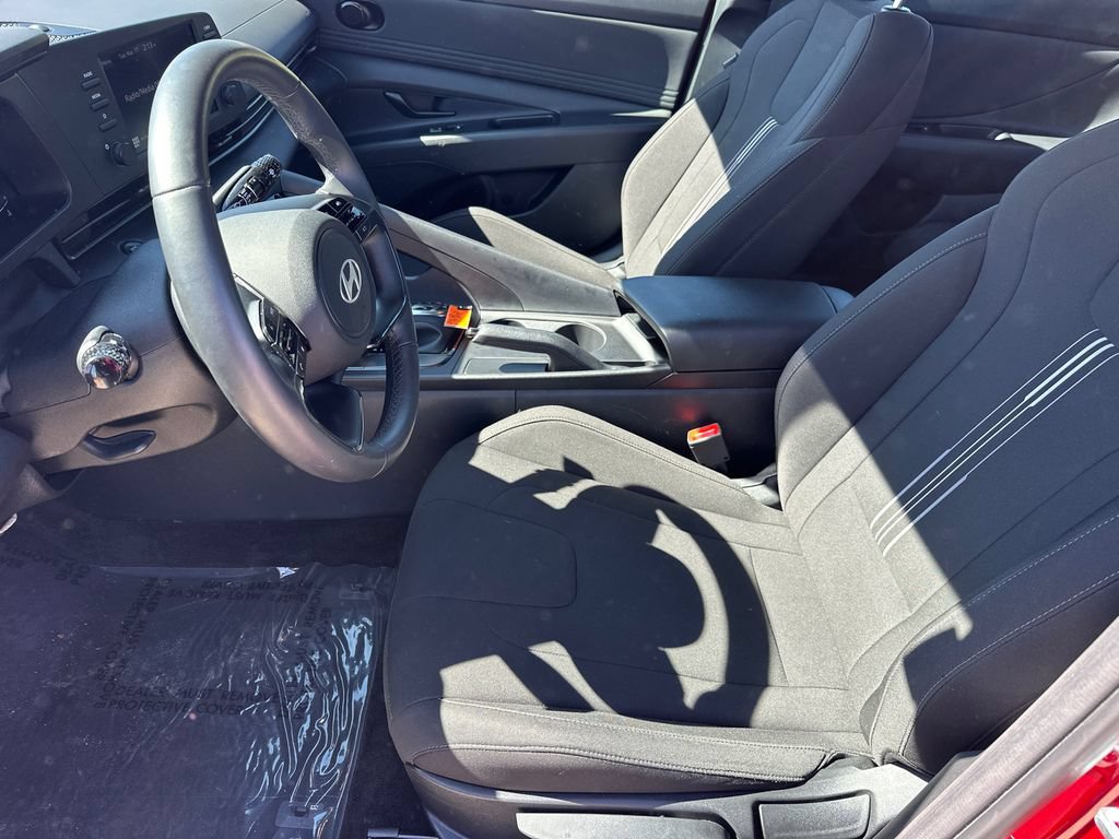 Used 2025 Hyundai Elantra Sport FWD image 9
