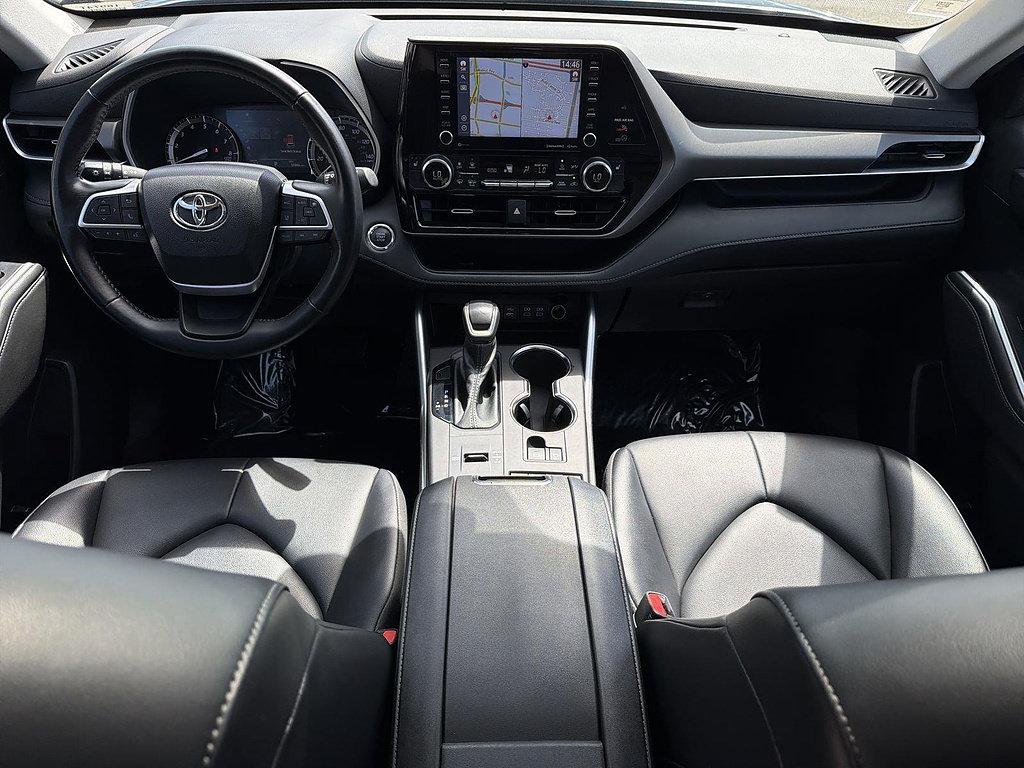Used 2022 Toyota Highlander XLE FWD image 20