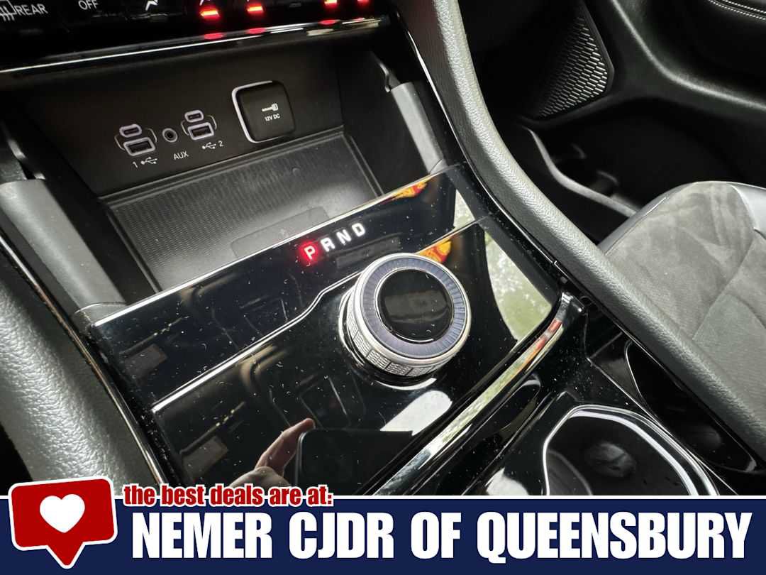 Used 2023 Jeep Grand Cherokee L Laredo AWD/4WD image 19