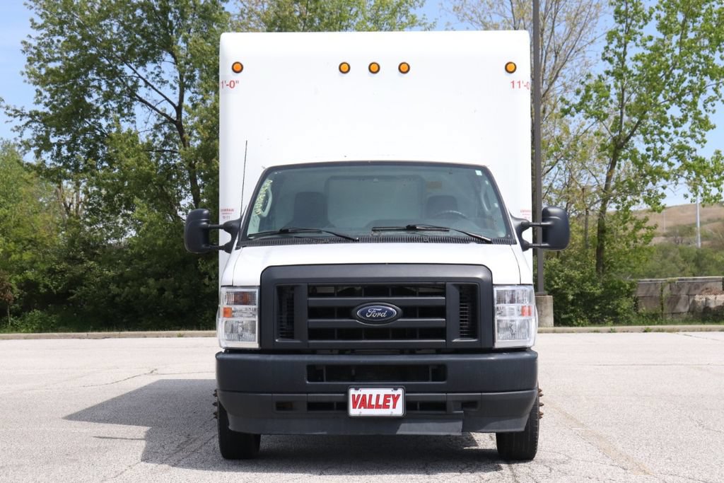 Used 2023 Ford E-450 and Econoline 450 Super Duty RWD image 3