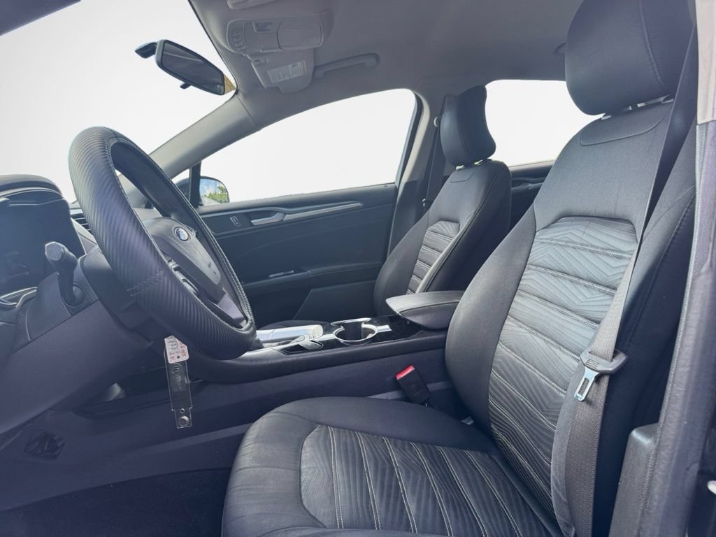 Used 2016 Ford Fusion SE FWD image 10