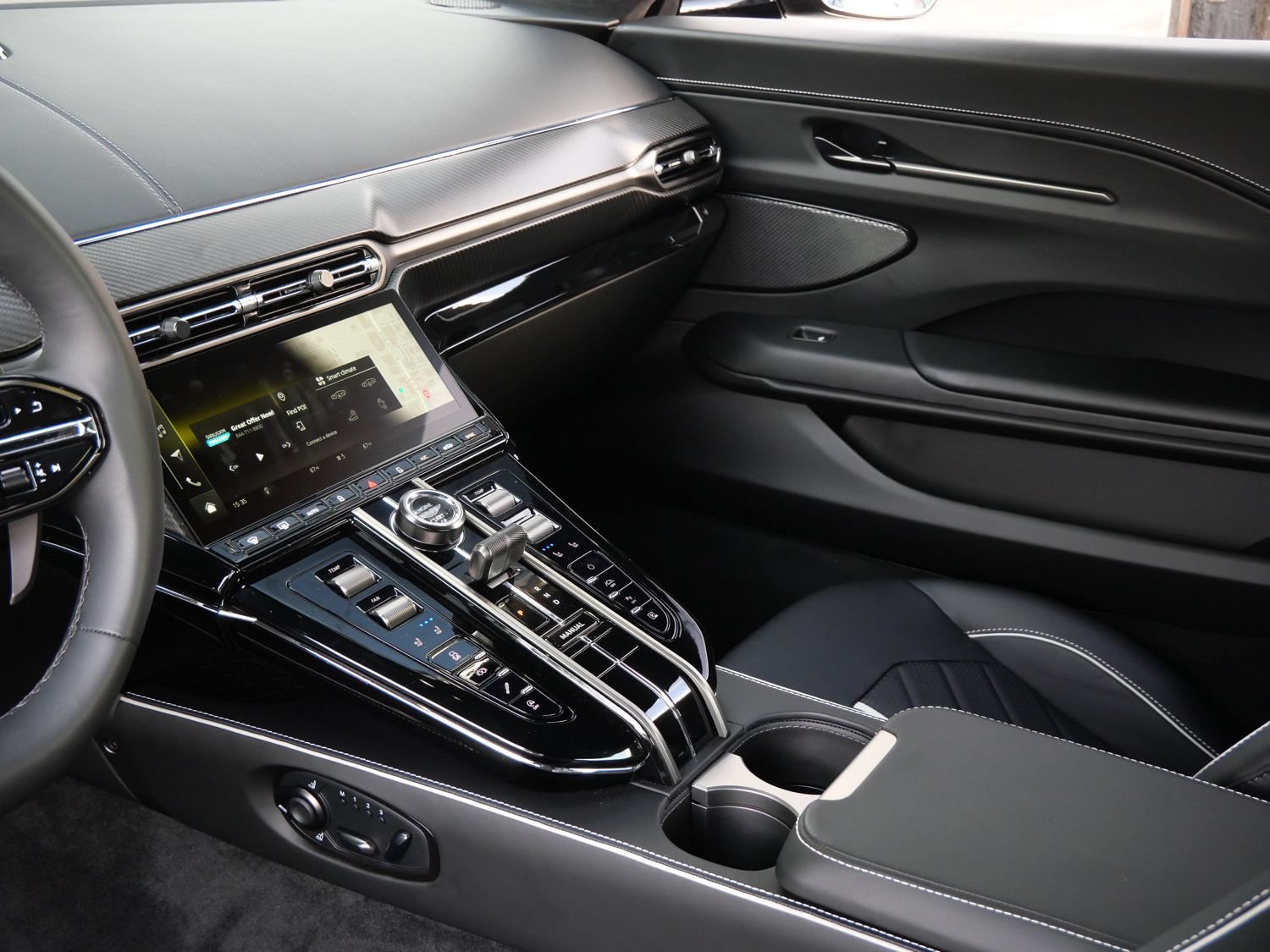 Used 2026 Aston Martin V8 Vantage S RWD image 10