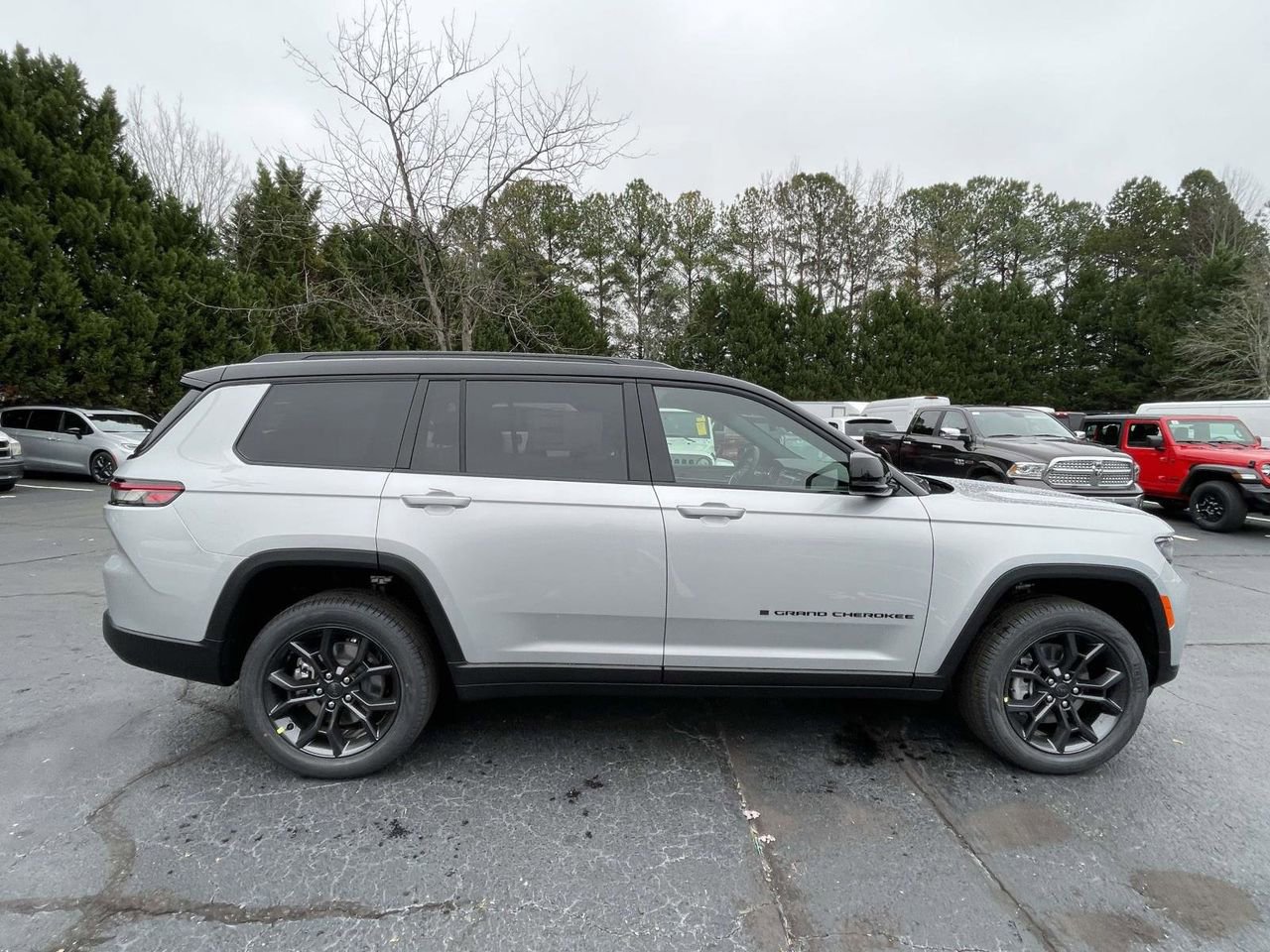 New 2025 Jeep Grand Cherokee L Limited image 10