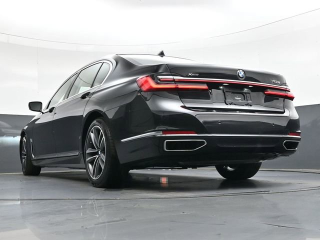 Used 2022 BMW 750i xDrive image 32