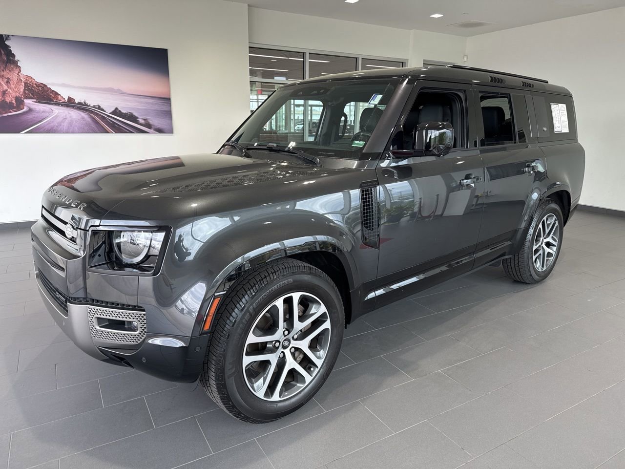 Used 2023 Land Rover Defender 130 X-Dynamic SE AWD/4WD image 4