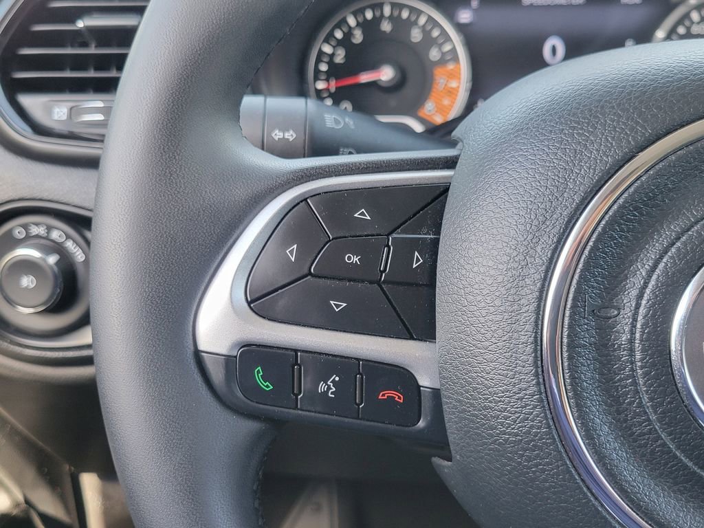 Used 2023 Jeep Renegade Altitude image 5