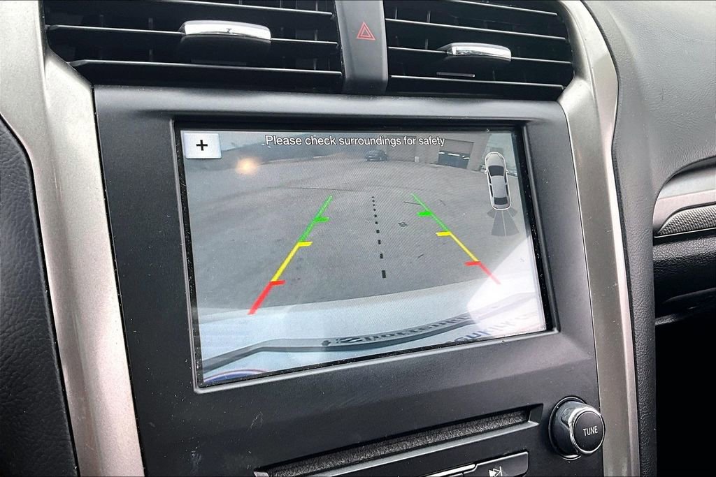 Used 2018 Ford Fusion SE w/ Fusion SE Technology Package image 14