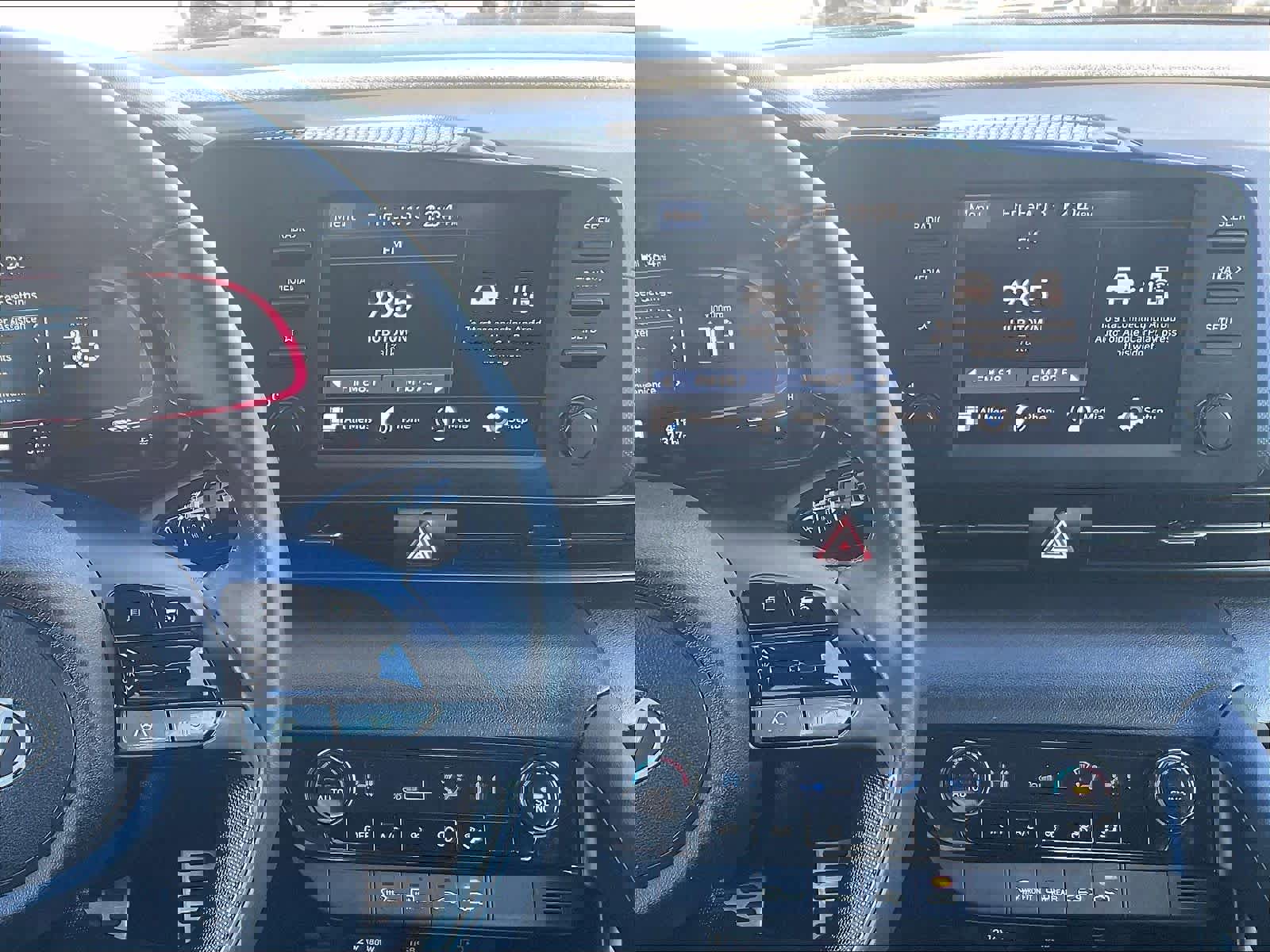 Certified 2025 Hyundai Elantra Sport image 36