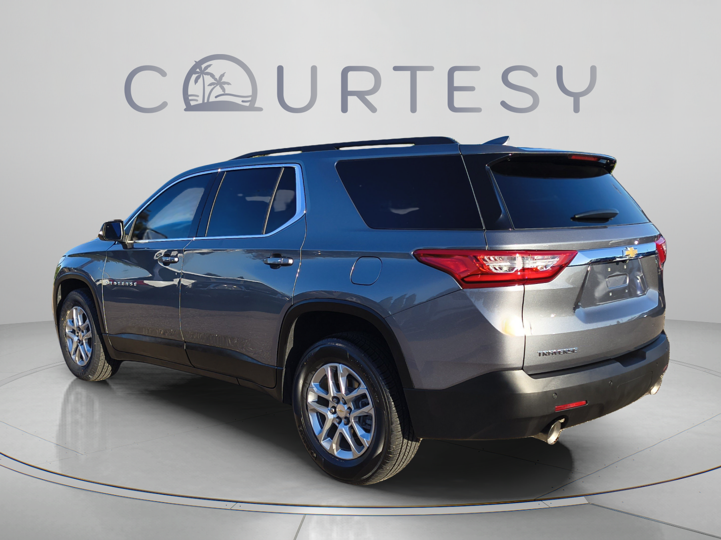Used 2021 Chevrolet Traverse LT FWD image 3