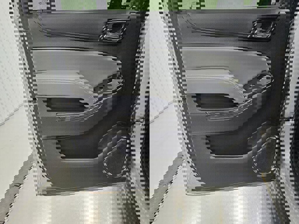 Used 2015 Chevrolet Suburban LT AWD/4WD image 36