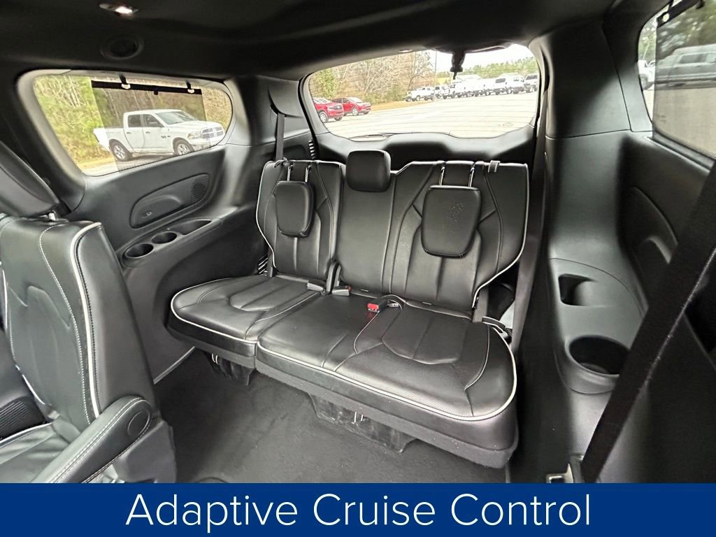 Used 2025 Chrysler Pacifica Limited image 19