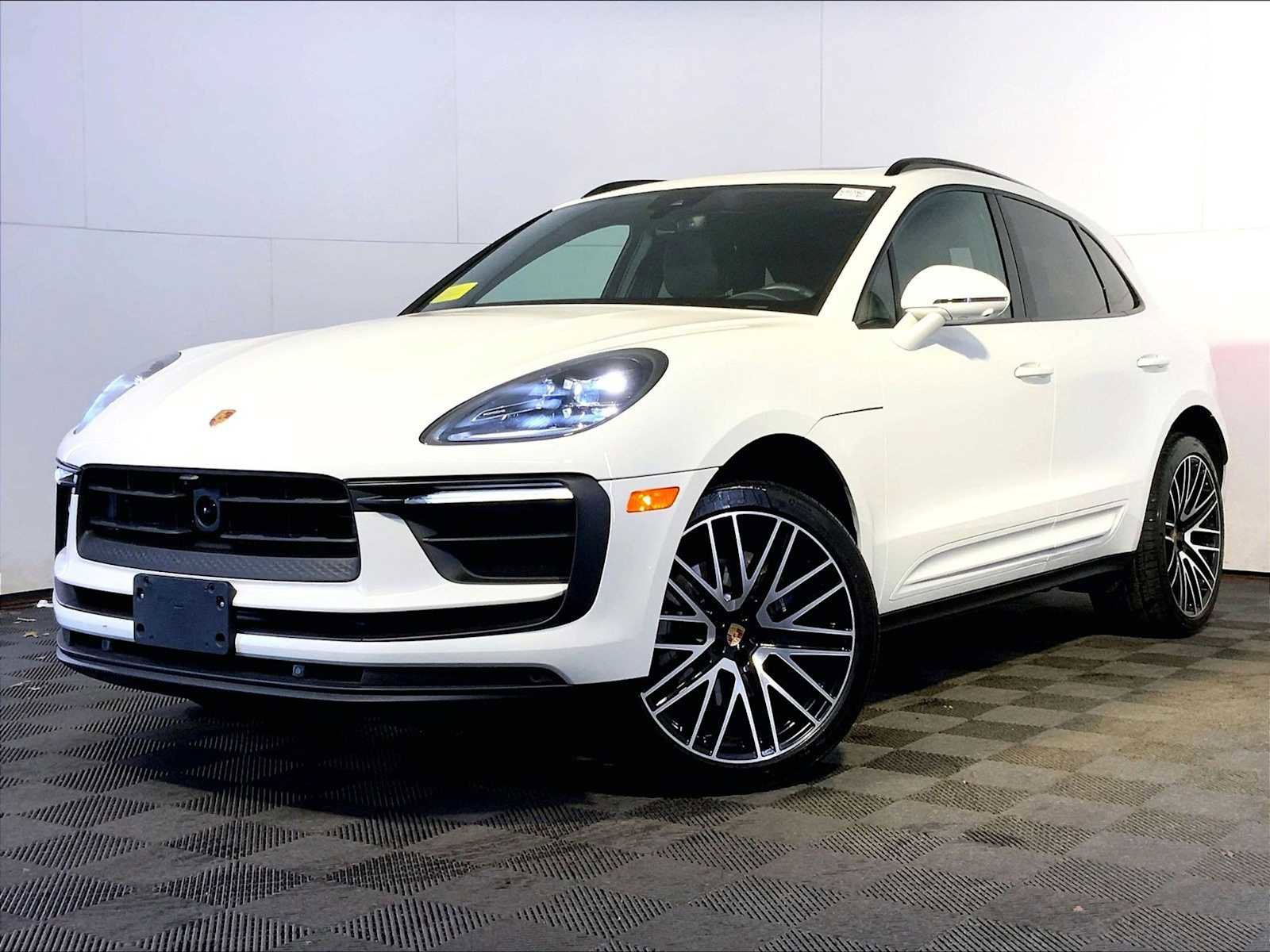 Certified 2025 Porsche Macan image 1