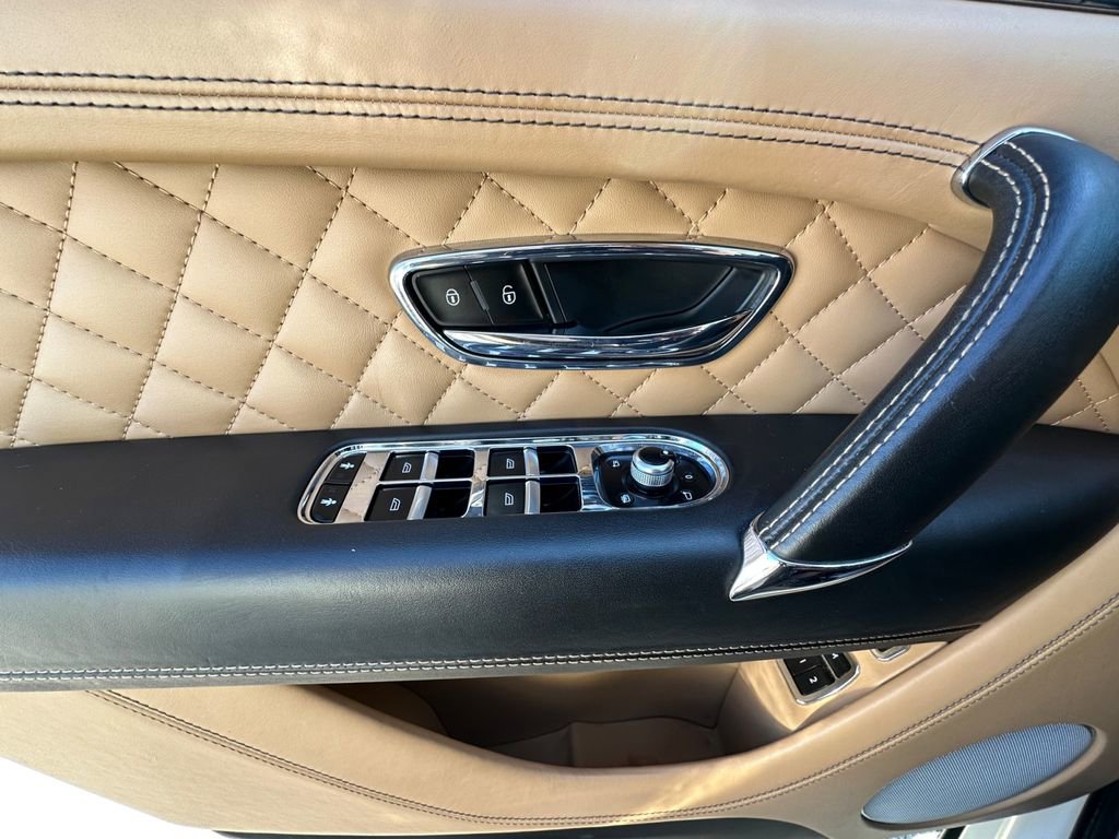 Used 2017 Bentley Bentayga W12 image 11