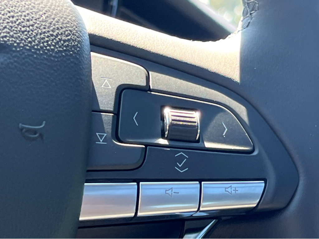 New 2025 Cadillac XT6 Luxury image 19