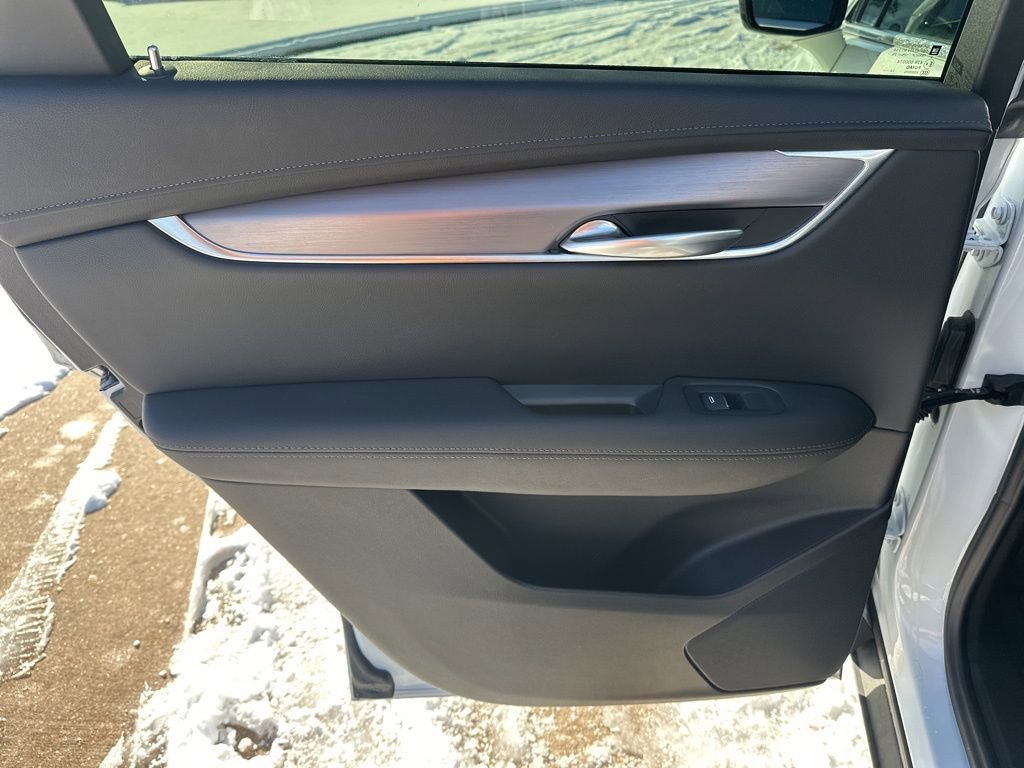 Certified 2025 Cadillac XT5 Luxury image 29
