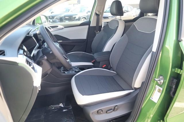 New 2026 Volkswagen Taos SE image 19