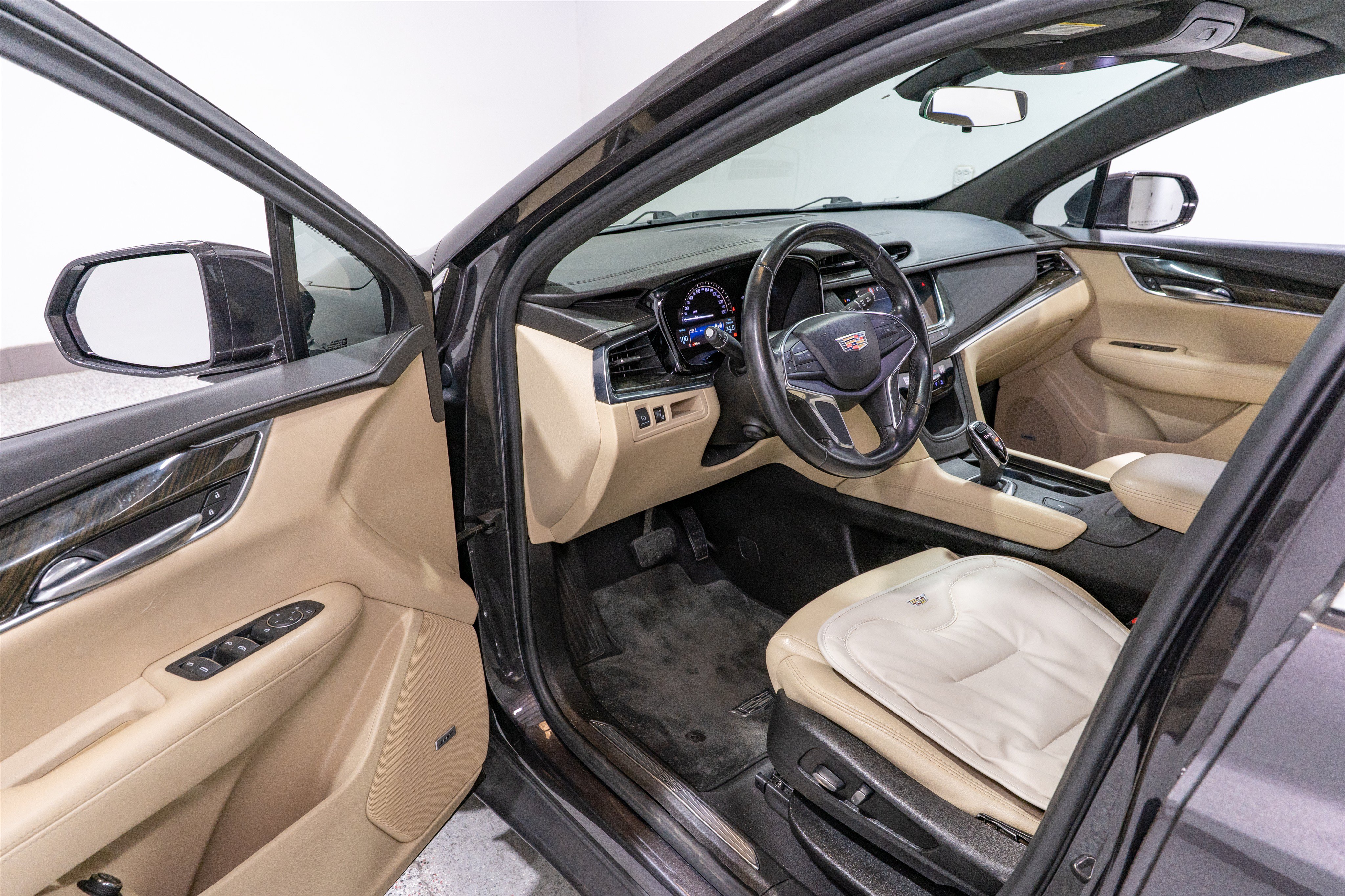 Used 2019 Cadillac XT5 FWD image 12