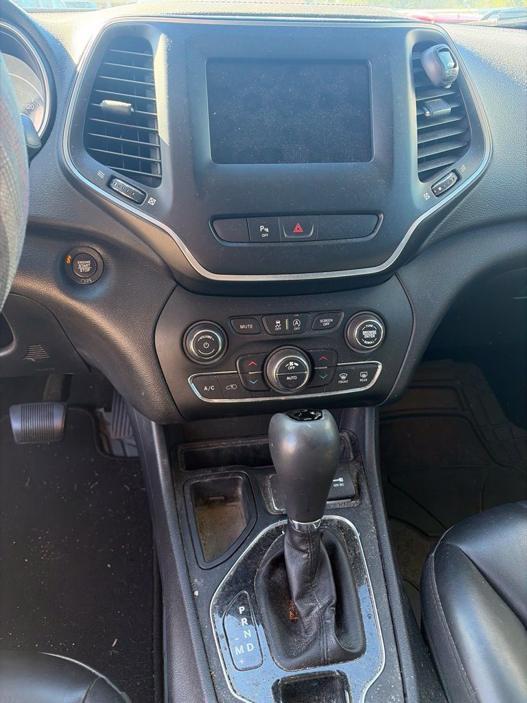 Used 2019 Jeep Cherokee Latitude Plus FWD image 11