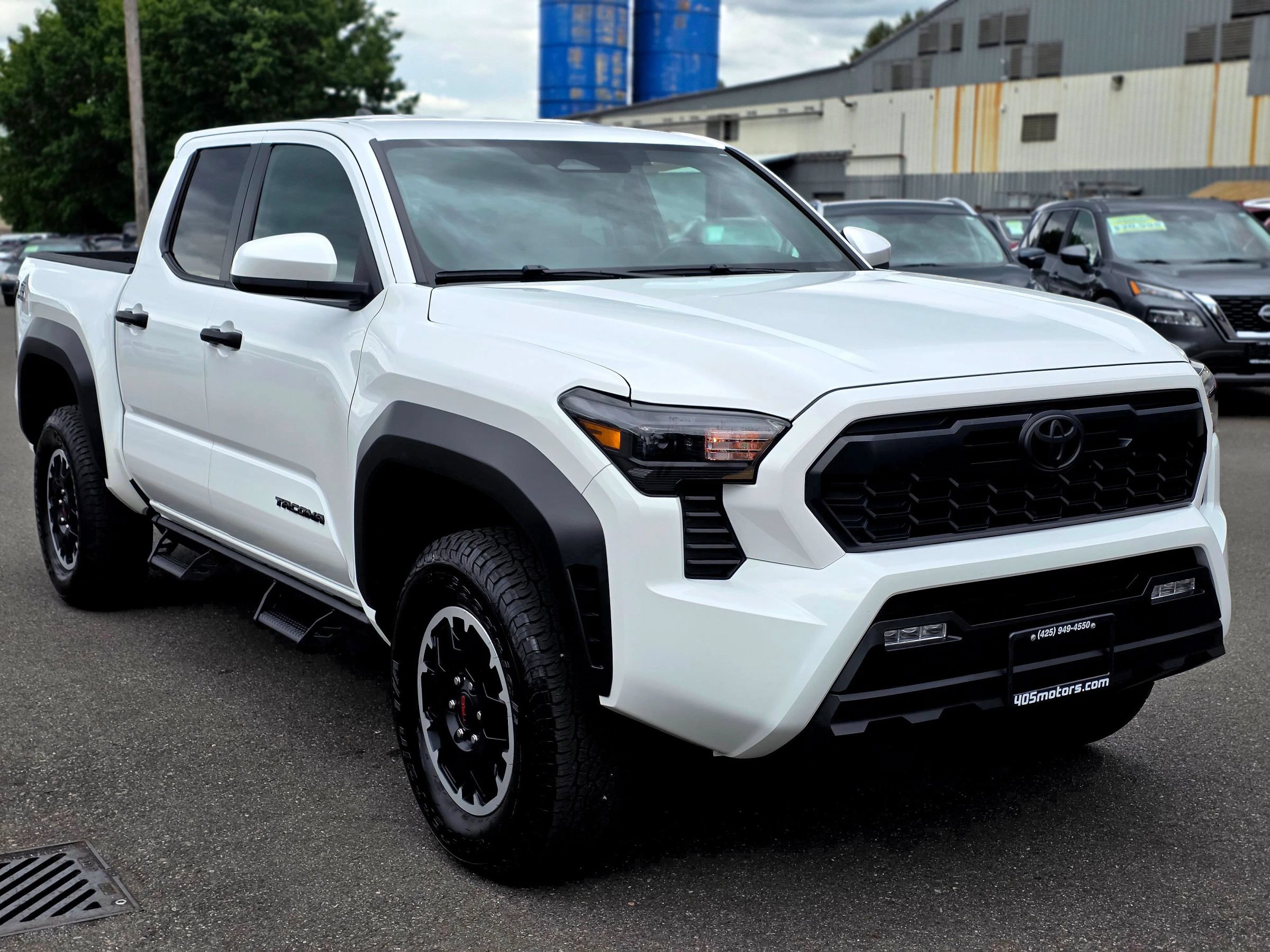 Used 2025 Toyota Tacoma TRD Off-Road AWD/4WD image 1