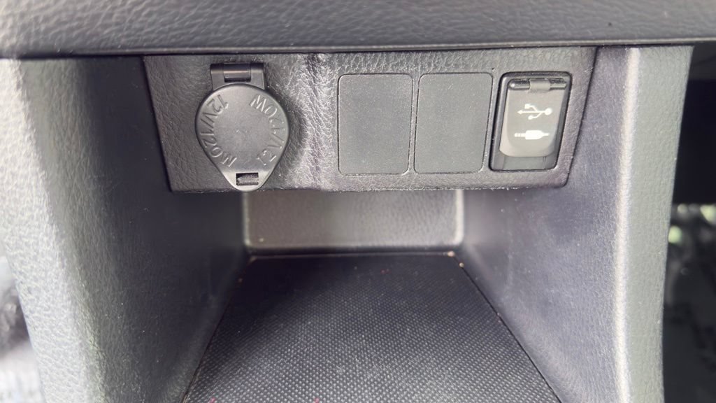 Used 2015 Toyota Corolla LE FWD image 29