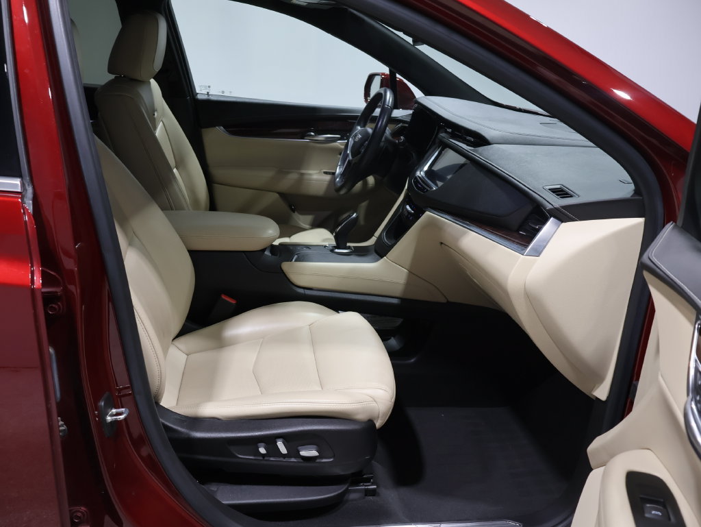 Used 2018 Cadillac XT5 Luxury w/ Driver Awareness Package AWD/4WD image 25