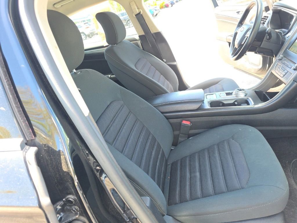 Used 2017 Ford Fusion SE w/ Fusion SE Technology Package FWD image 24
