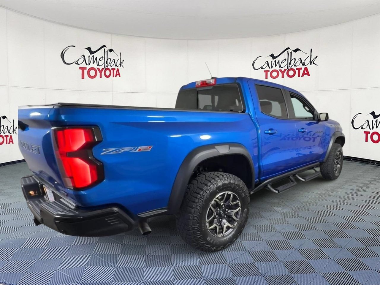Used 2024 Chevrolet Colorado ZR2 w/ Technology Package AWD/4WD image 2