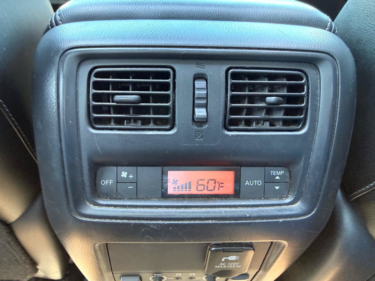 Used 2013 Nissan Pathfinder Platinum w/ Platinum Premium Pkg FWD image 16