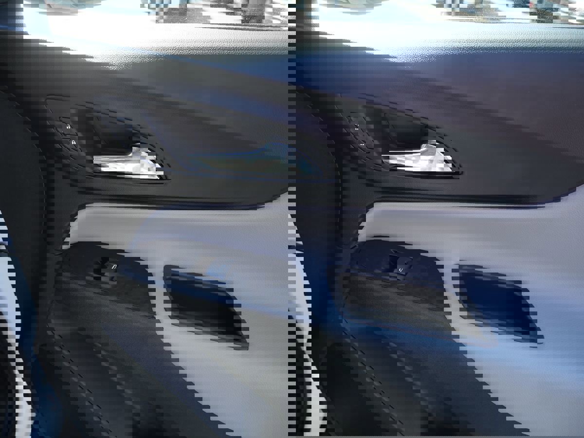 Used 2019 Chevrolet Equinox LS w/ LS Convenience Package image 19