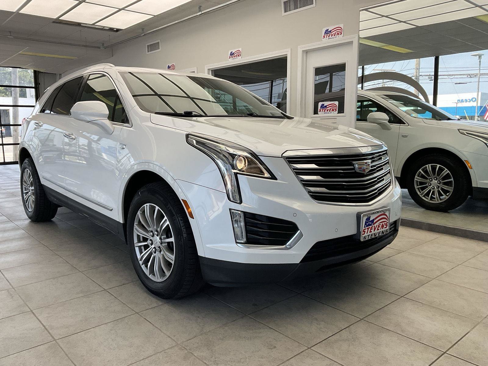 Used 2017 Cadillac XT5 Luxury w/ Driver Awareness Package AWD/4WD image 1