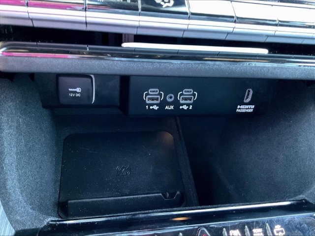 Used 2022 Jeep Wagoneer Series II w/ Premium Group I AWD/4WD image 17