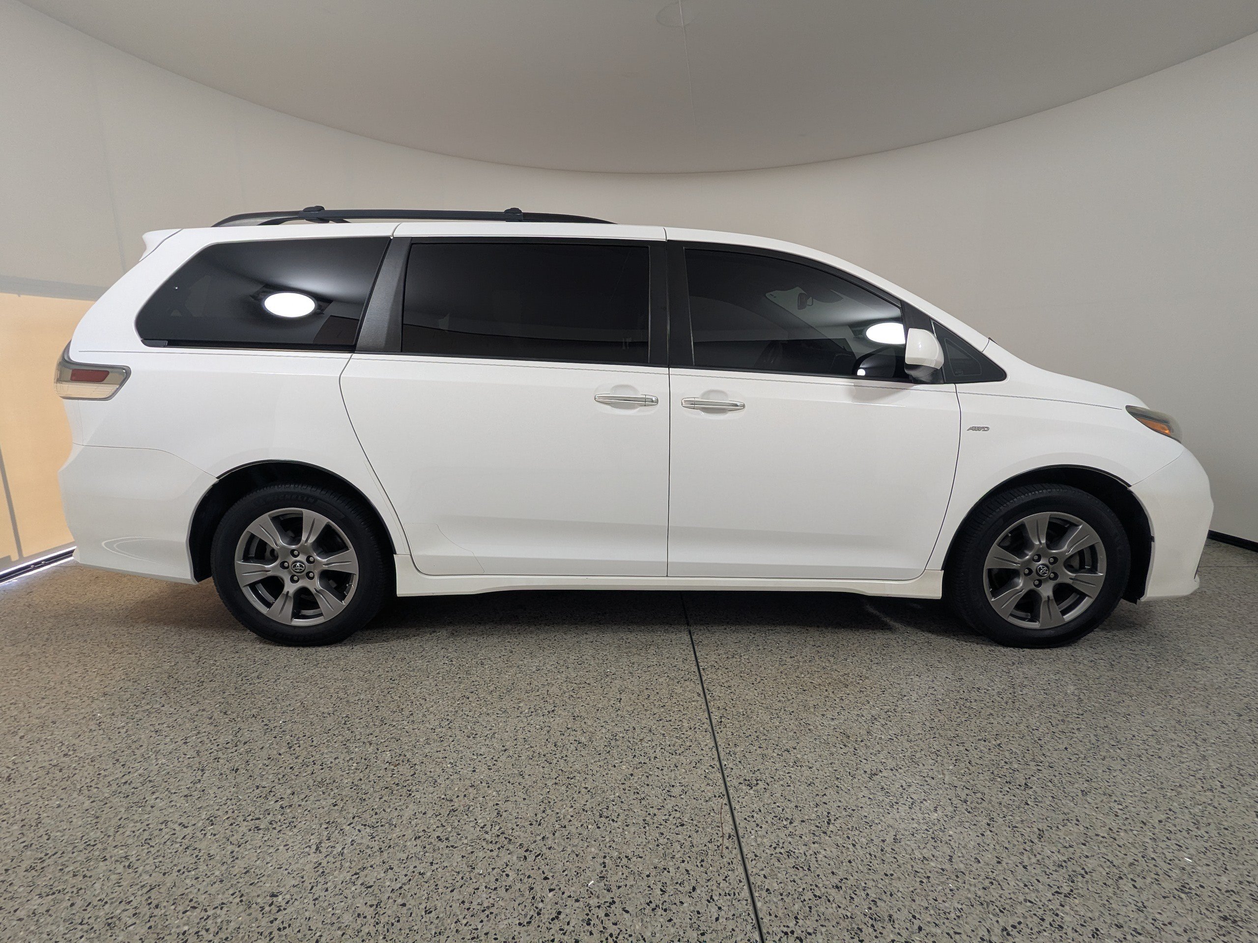 Used 2019 Toyota Sienna SE w/ SE Preferred Package AWD/4WD image 8