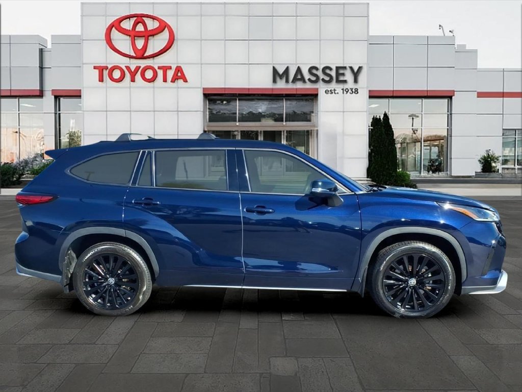 Used 2023 Toyota Highlander XSE AWD/4WD image 2