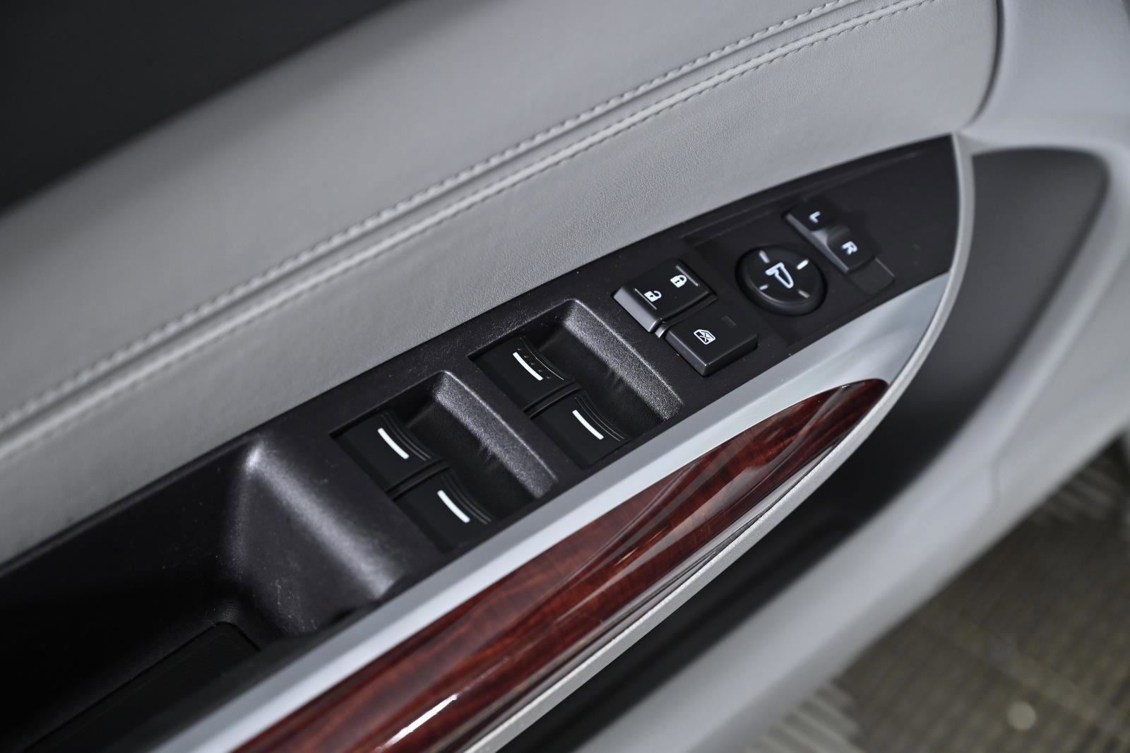 Used 2015 Acura TLX w/ Technology Package image 21