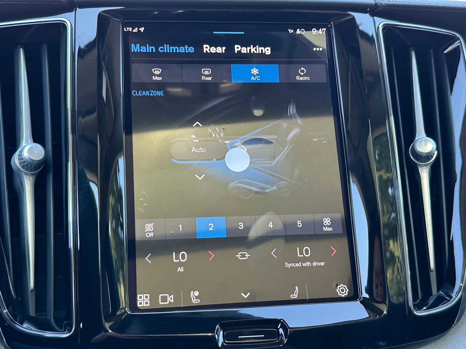 New 2025 Volvo XC60 B5 Ultra w/ Protection Package Premier image 28