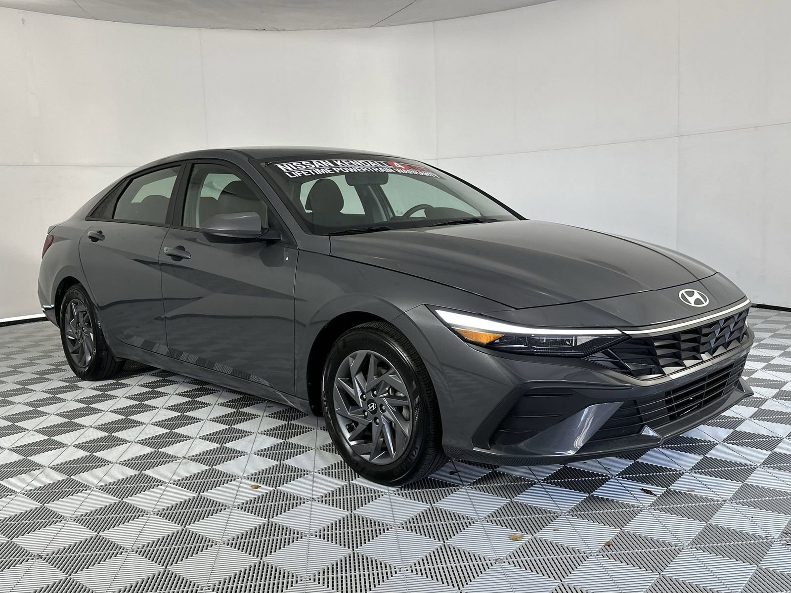 Used 2024 Hyundai Elantra SEL FWD image 2